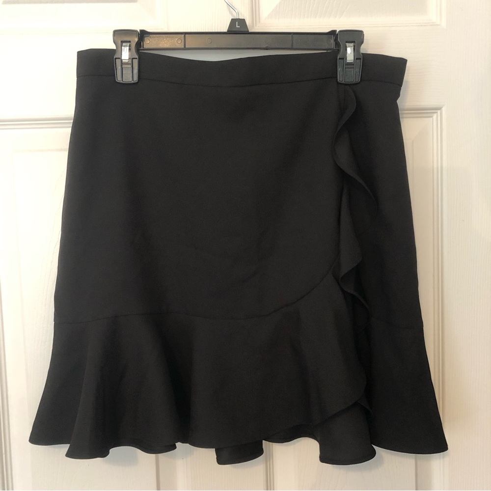 NWOT BR Black Ruffle Hem Skirt